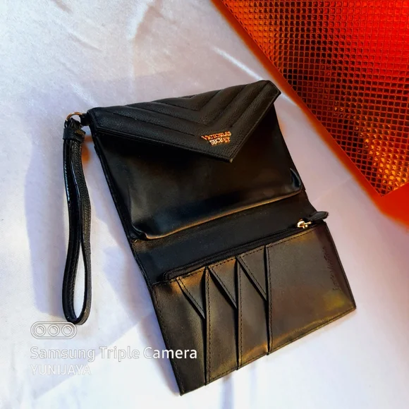 Victoria secret wallet - Picture 2 of 5